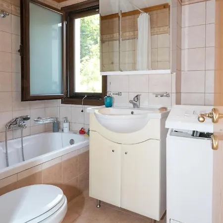 Pantheon 2 Ferienhaus *